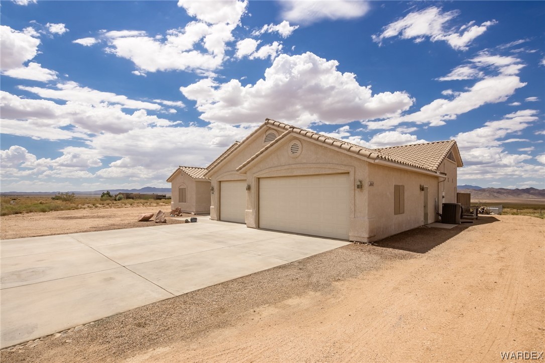 Listing photo id 4 for 8643 Cortez Drive
