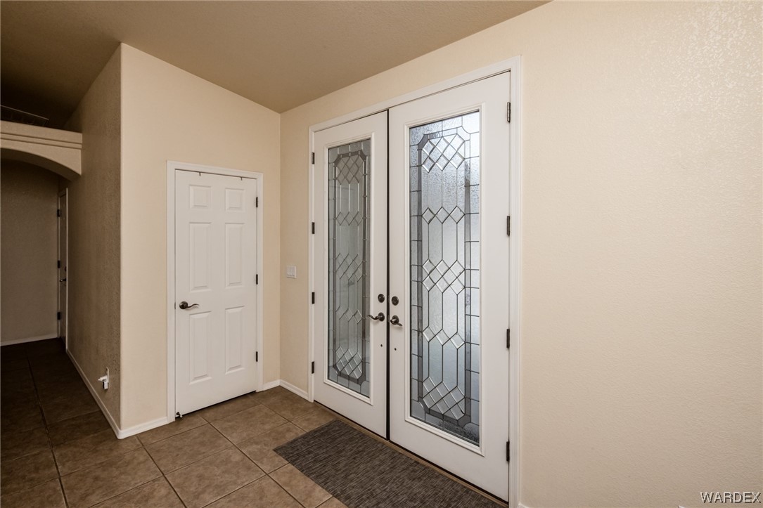 Listing photo id 7 for 8643 Cortez Drive