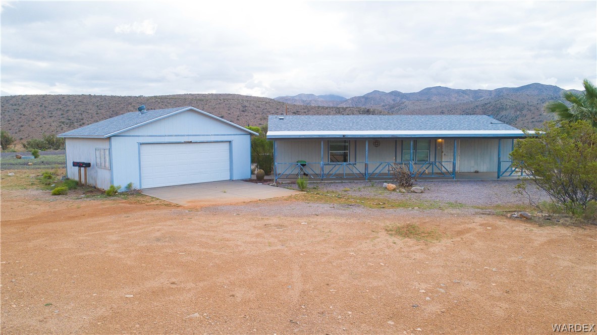 Listing photo id 1 for 7374 Windmill Road