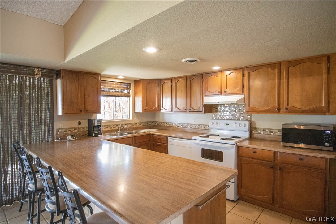 Listing photo id 6 for 9668 Pebble Drive