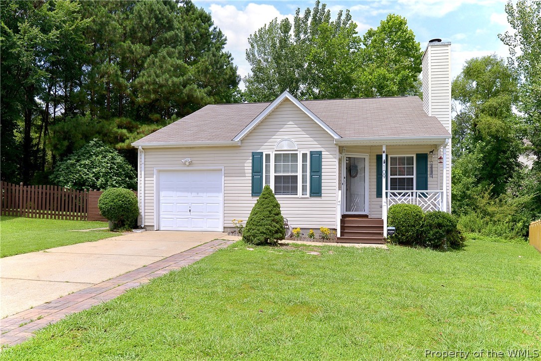 Aborable 3 Bedroom, 2 Bath, 1362 sqft one story cottage style home located in York County with a Williamsburg address! Newer Flooring/Tile, newer HVAC AND newer roof. Cozy Kitchen, One Car Garage, Fenced Backyard.