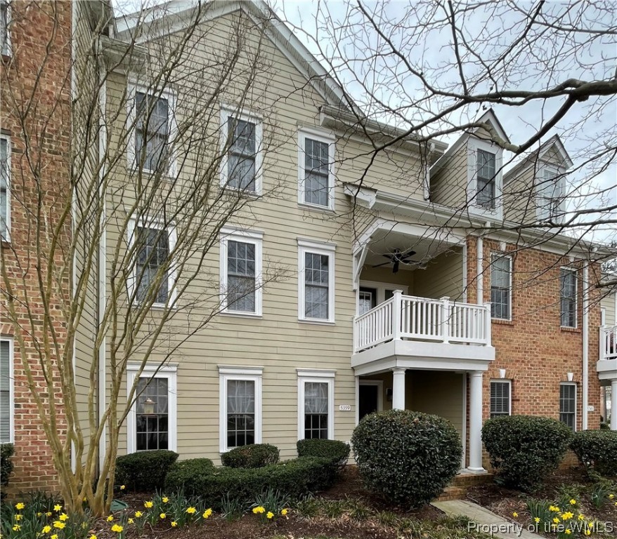 Location Location Location! This bright and open two bedroom townhome is located in the original section of New Town. Countless restaurants, various shops, and walking paths are located within minutes of your doorstep. Two miles from Colonial Williamsburg! Landscaping maintenance and the community pool are included in the monthly HOA. Come and see for yourself why everyone loves the convenience of life in New Town.